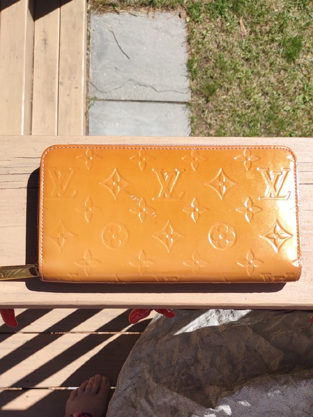 AUTHENTIC Louis Vuitton Vernis Zip-Around Wallet in Butterscotch Gloss Color.